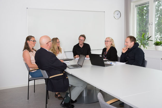Medarbetare på IAF arbetar med granskningar